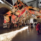 Hermann Josef Hack Basislager / Base Camp. Nacht der 4000 Lichter. Kunst-Station Sankt Peter Köln, 2015. Foto: Andreas Pohlmann